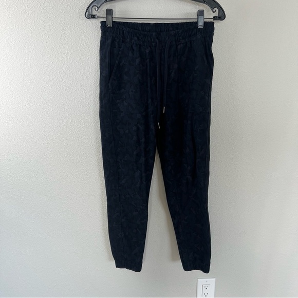 Athleta Farallon Jogger Pants Blue Stratum Camo Activewear Casual Women’s 2 - Picture 3 of 10